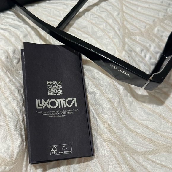 Prada Eyewear
Symbole square-frame sunglasses - Picture 4 of 4